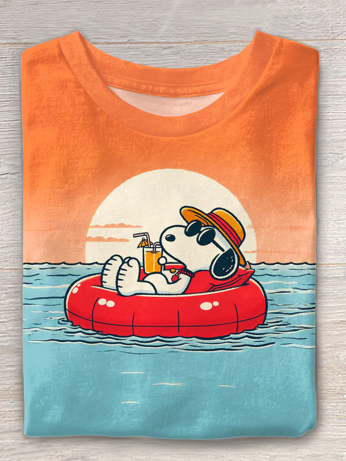 楽しいスヌーピーアイランドサンセットバケーションクルーネックTシャツ