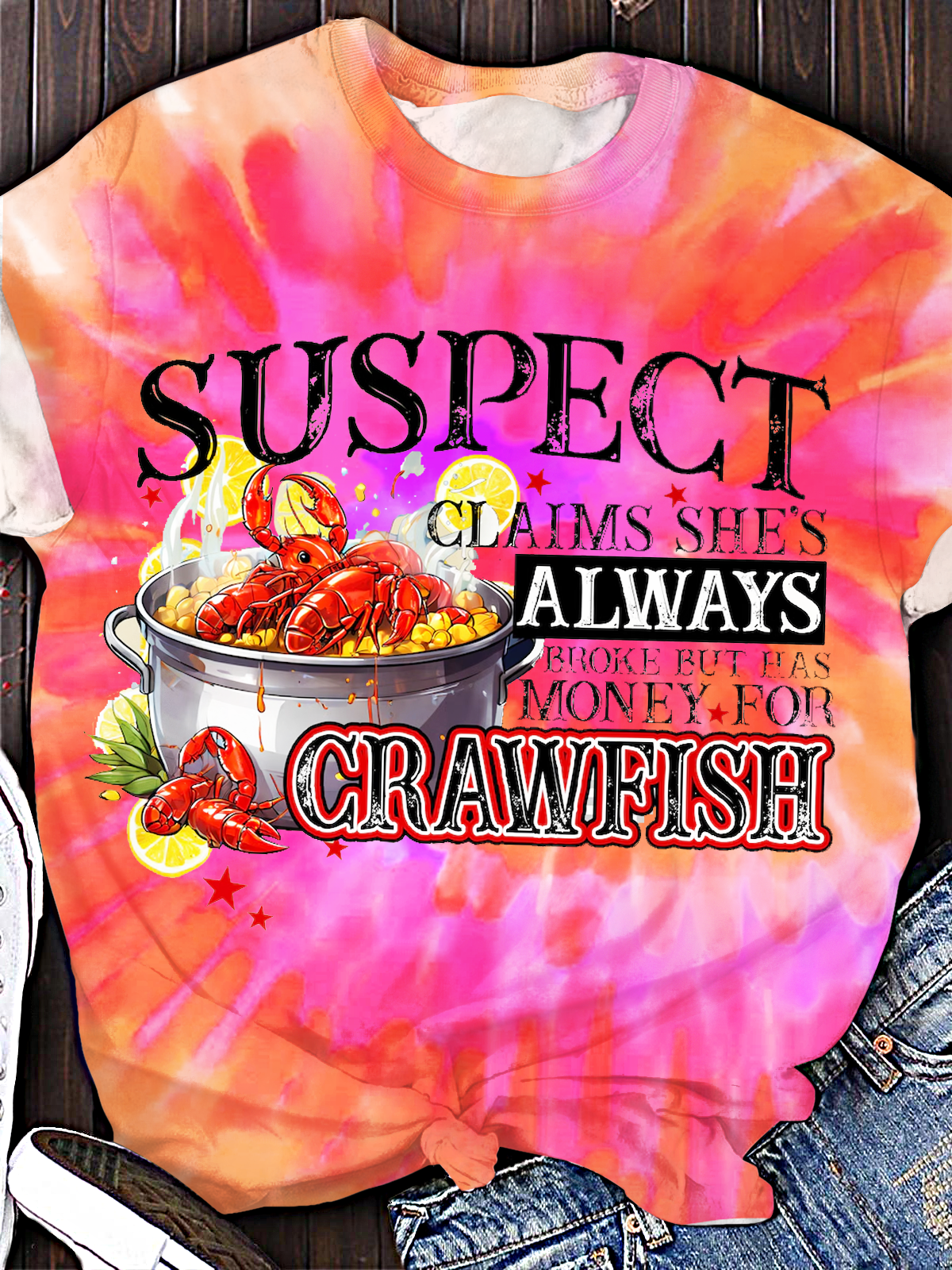 容疑者は金欠だがザリガニのクルーネックTシャツを買うお金はあると主張