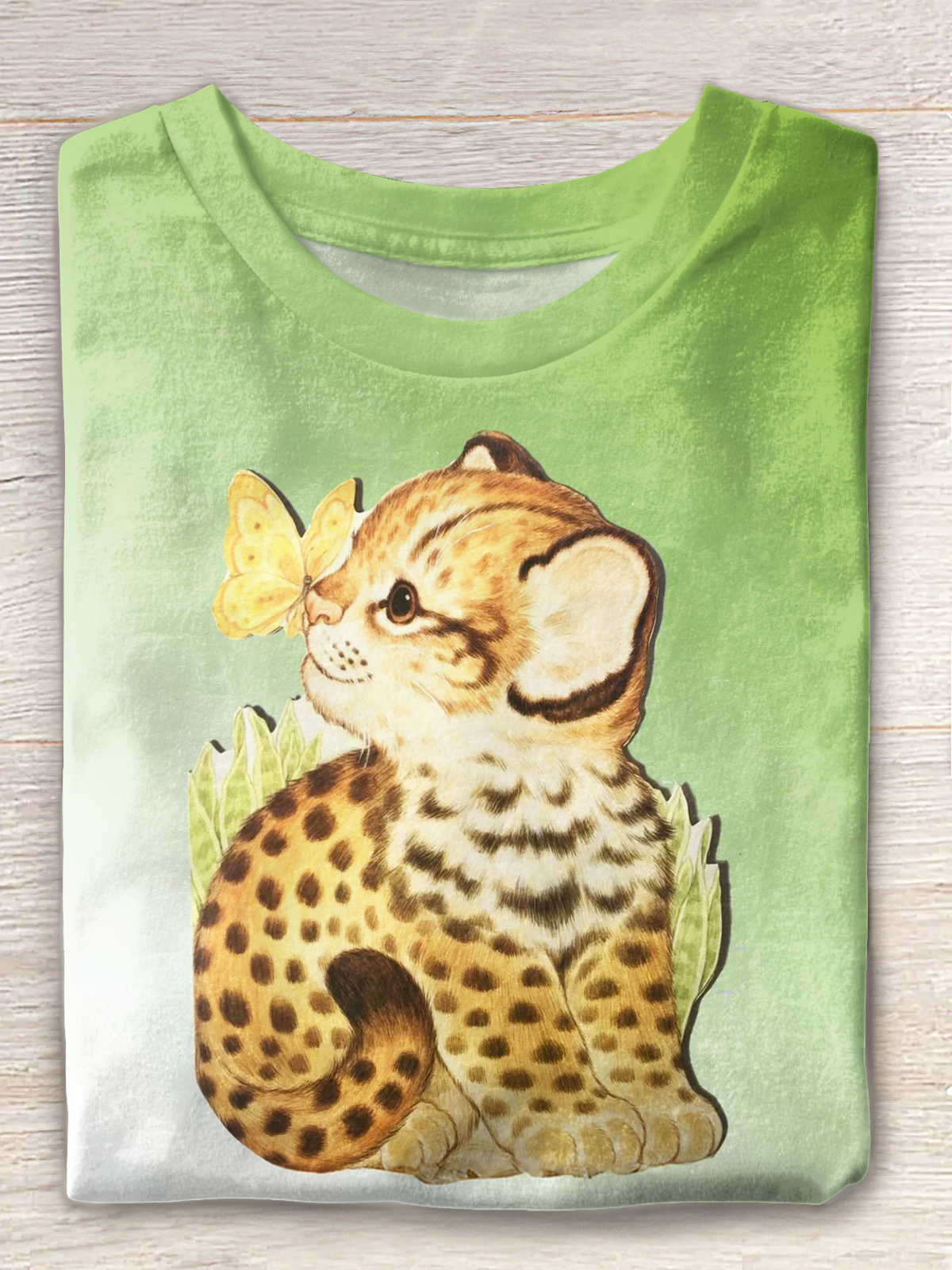 흥미로운 그라데이션 컬러 레오파드 아트 크루넥 티셔츠