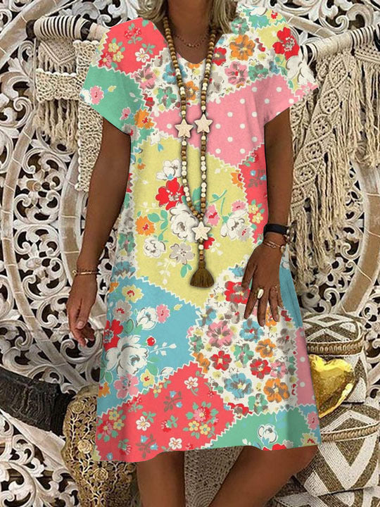 Damenkleid mit V-Ausschnitt und Blumen-Patchwork-Print